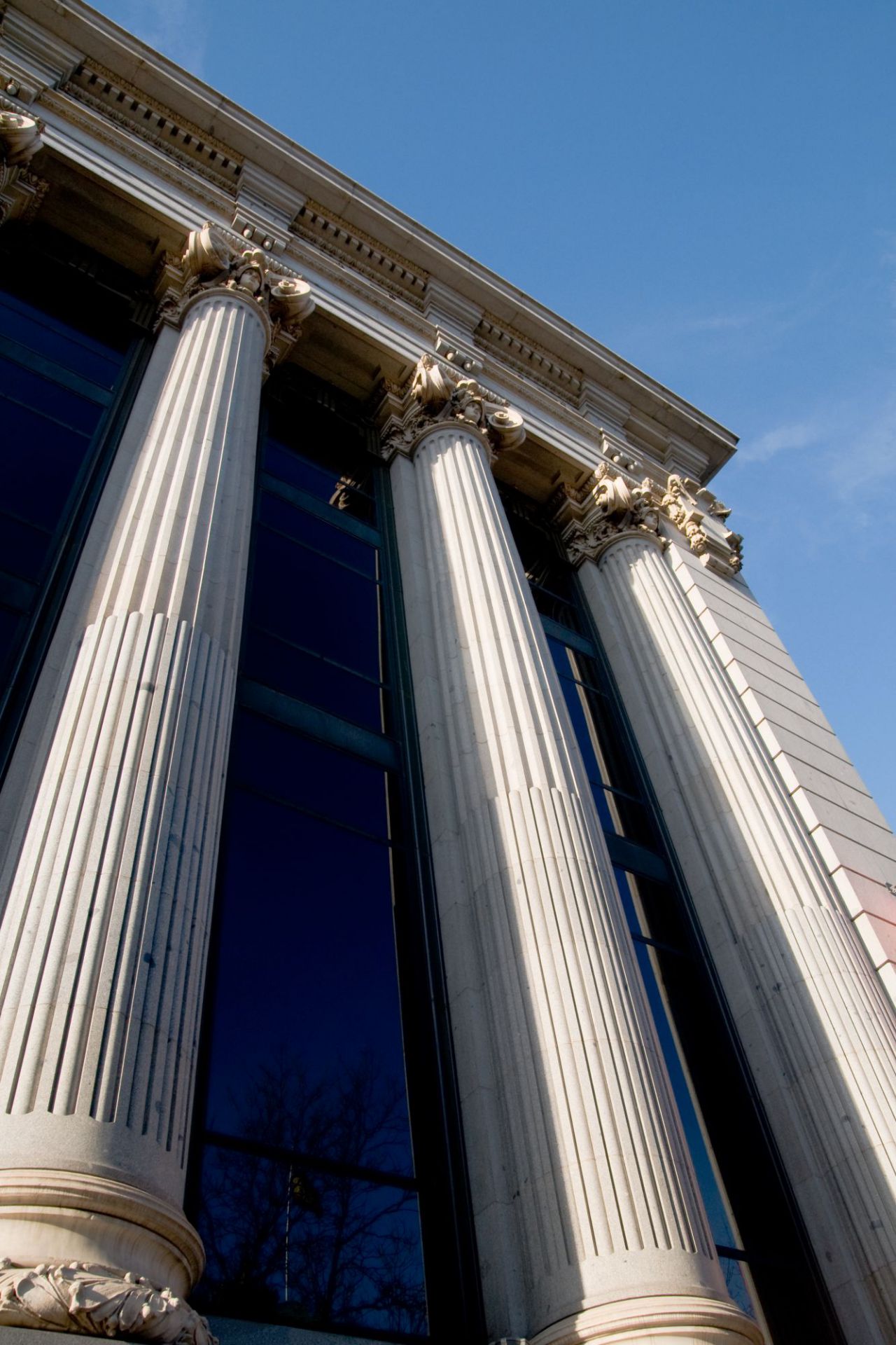 Columnas del Banco Español del Río de la Plata (actual Instituto Cervantes), de Antonio Palacios.