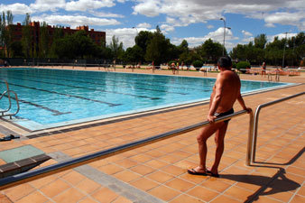 El primer chapuz&#243;n del verano, el 26 de mayo