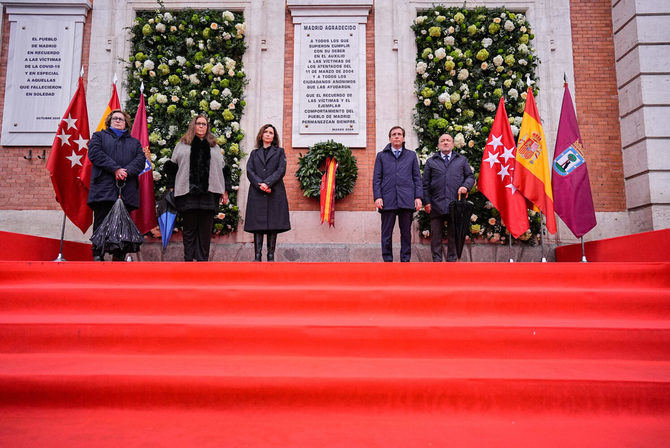 Ambos han estado acompañados por los presidentes de la Asociación Víctimas del Terrorismo, Maite Araluce; de la Fundación Víctimas del Terrorismo, Juan Francisco Benito, y de la Asociación 11M Afectados del Terrorismo, Monserrat Soler.