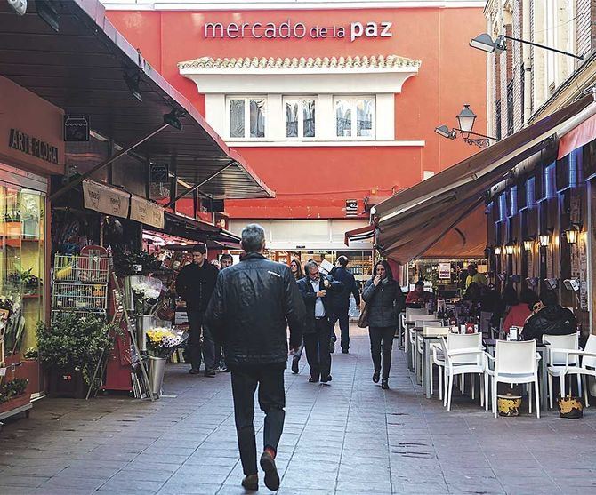 En Mercamadrid se abastecen a diario los mercados municipales, comercios especializados, supermercados y otros canales de distribución y cada día, seleccionan 'el mejor producto fresco'. 