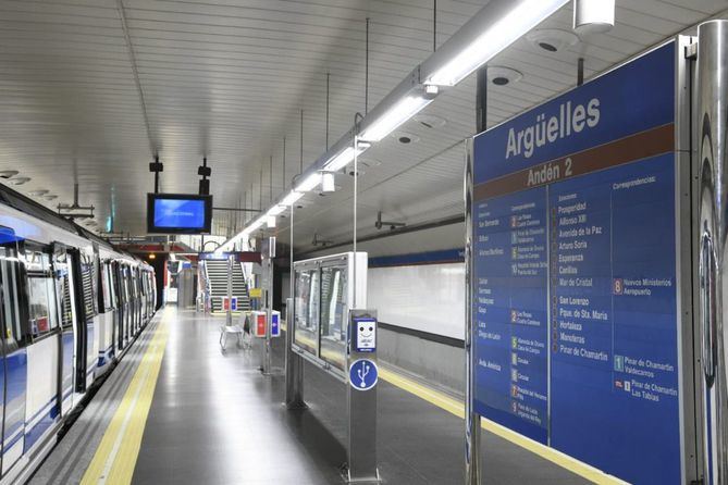 El Metro adelanta el cierre a las 24.00 horas por la bajada de demanda.