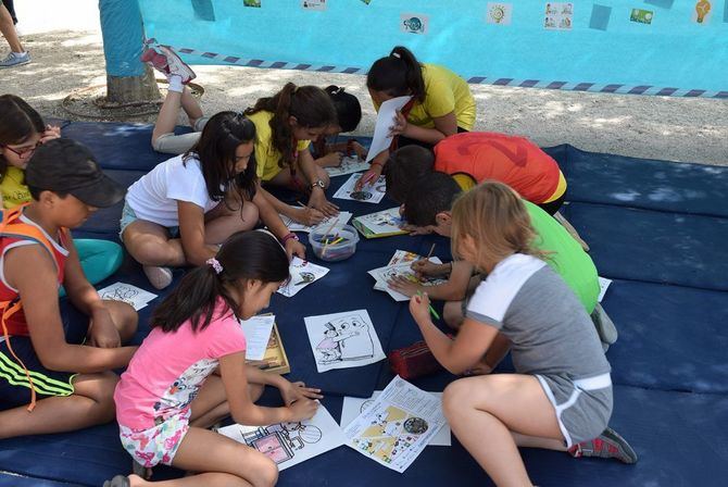 La Junta de Ciudad Lineal invita a los niños a dibujar lo que ven desde su ventana.