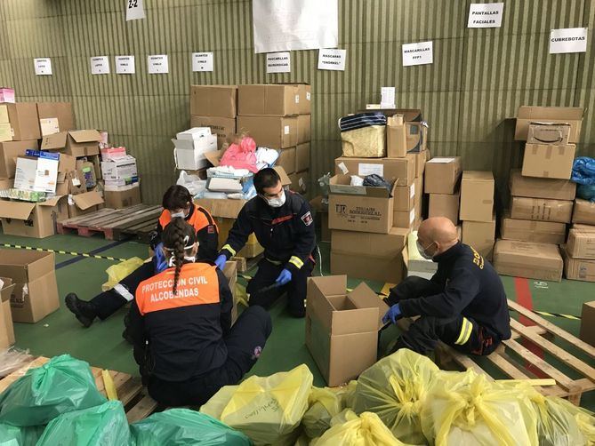 Desde el centro logístico en IFISE se han enviado al hospital temporal de la Comunidad de Madrid en IFEMA 117 camas, 20.000 mascarillas, 66.000 litros de agua y 25.000 'kits' de higiene.