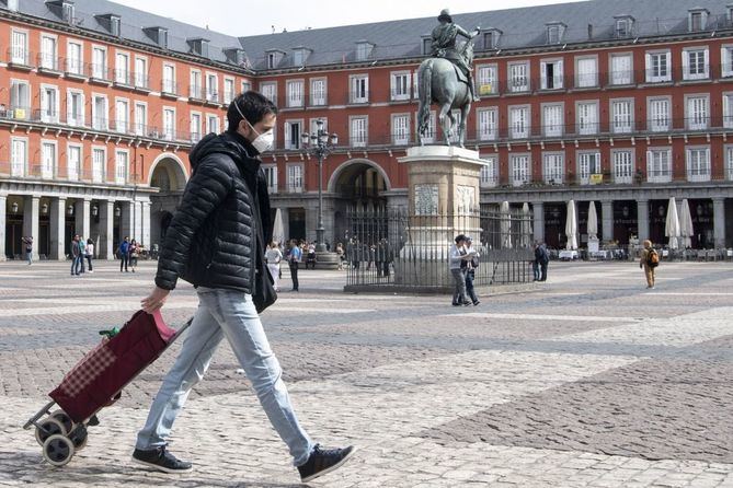 A partir de la fase 1, se podrá establecer el contacto social con otras personas que no sean mayores, ni tengan patologías previas, ni sean vulnerables. 