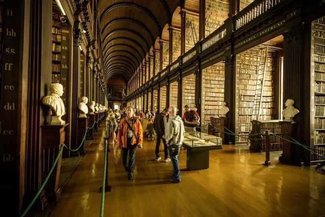 La Biblioteca del Trinity College de Dublín o la Biblioteca Pública de Évora son claros ejemplos de espacios culturales que han conseguido atraer las miradas del gran público.