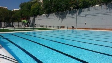 Una piscina de verano.