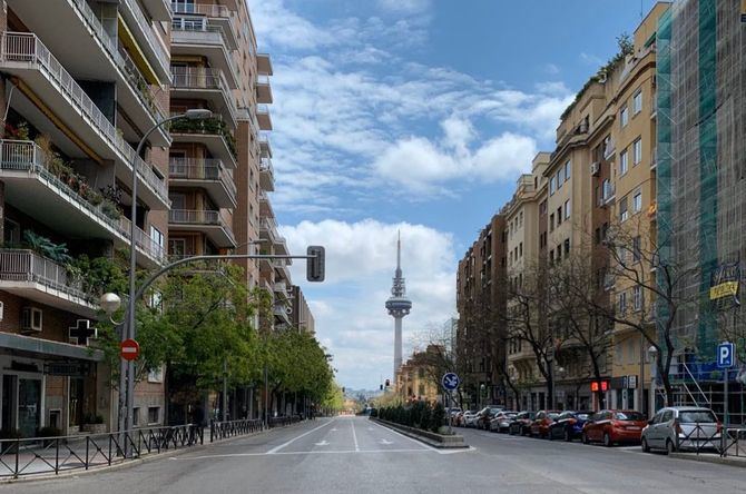 La campaña 'Volveremos si tú vuelves' invita a los vecinos de Retiro a colaborar con los comercios del barrio.