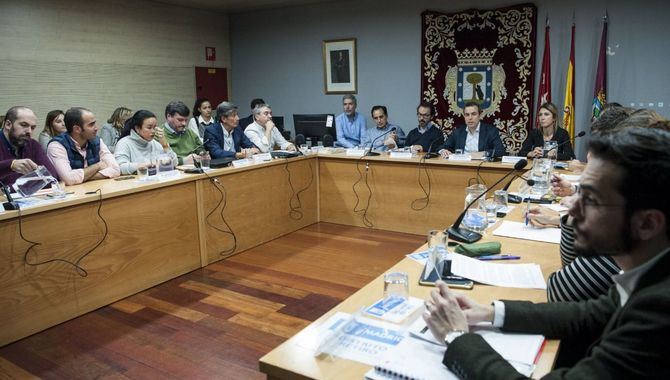 Imagen de archivo del Pleno de Retiro, con todos sus representantes. Ahora estarán la mitad.