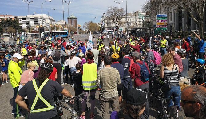 Concentración de la plataforma CarrilBici Castellana.