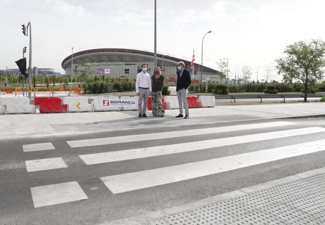 La delegada de Obras y Equipamientos y el concejal de San Blas-Canillejas recorrieron las obras en Arcentales.