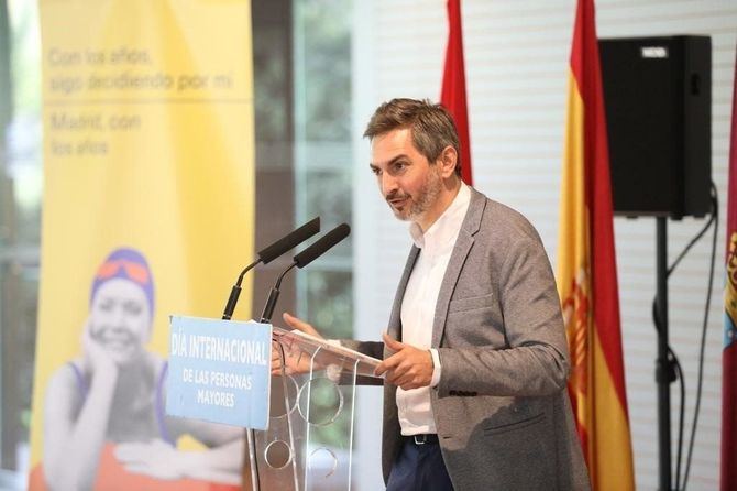 El delegado de Familias, Igualdad y Bienestar Social del Consistorio, Pepe Aniorte, tras la reunión mantenida junto a su homólogo en la Comunidad, Alberto Reyero, y los ministerios de Interior y Trabajo.