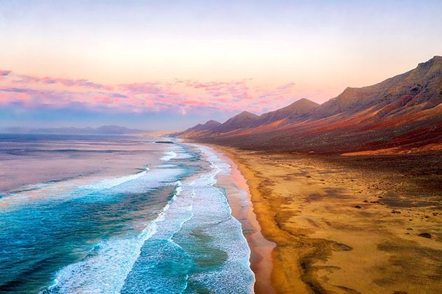 En tercera y cuarta posición, los viajeros escogieron las playas de Torimbia (Llanes, Asturias) y la playa de Cofete (Fuerteventura, Canarias).