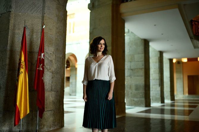 La presidenta de la Comunidad espera recibir una respuesta del Ejecutivo central 'por la mañana', y según les contesten, obraran. Si no les dan 'más opciones', Ayuso ha asegurado que Madrid continuará abierto.
