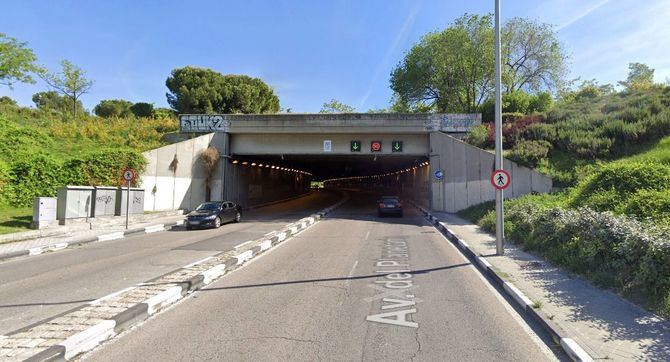 Las autoridades municipales estudian la posible presencia de amianto en los túneles Sinesio Delgado, Plaza de Cristo Rey y túnel del Planetario, tras detectar en el túnel de Azca. Captura de Google Maps del túnel de la avenida del Planetario. Imagen de archivo.