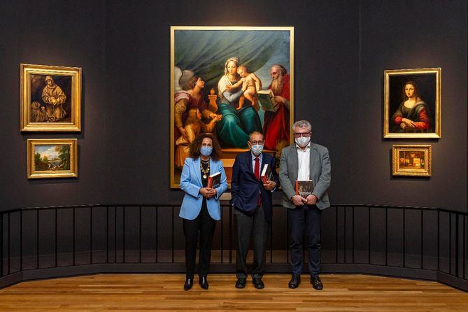 De izquierda a derecha: Olga Sánchez, Presidenta de la Fundación AXA, Javier Solana, Presidente del Real Patronato del Museo Nacional del Prado, y Miguel Falomir, Director del Museo Nacional del Prado en una sala de la exposición.