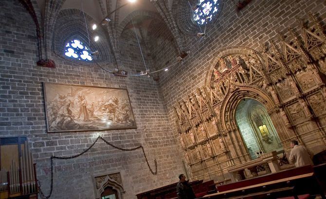 Para conocer bien su historia, la mejor opción es hacer la Ruta del Grial y el Arte Religioso, organizada por Visit València, que recorre lugares de interés religioso, artístico y patrimonial de València relacionados con este objeto sagrado.