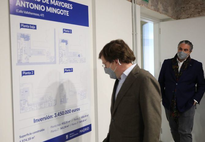 Martínez-Almeida, ha visitado esta tarde el distrito de Chamberí donde ha conocido, junto a la delegada de Obras y Equipamientos, Paloma García Romero; el concejal de Chamberí, Javier Ramírez; y el exalcalde de Madrid, José María Álvarez del Manzano, el recién finalizado Centro de Mayores Antonio Mingote, situado en la calle de Vallehermoso, 47.