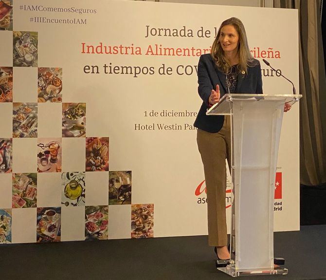 La consejera de Medio Ambiente, Ordenación del Territorio y Sostenibilidad, Paloma Martín, apuesta por el consumo de productos de la región estas fiestas navideñas.