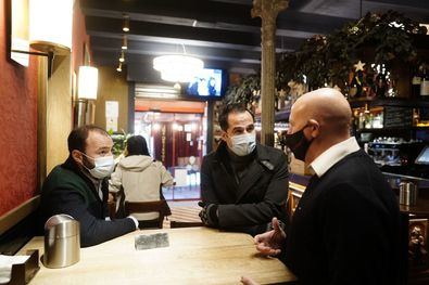 Aguado, con los pequeños comerciantes