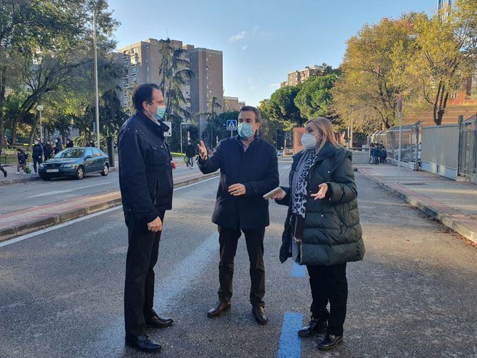 El Pleno de Retiro, previsto para este martes, ha sido suspendido por la cuarentena que tiene que guardar el concejal-presidente, Santiago Saura, tras haber estado en contacto con una persona que ha dado positivo en coronavirus.