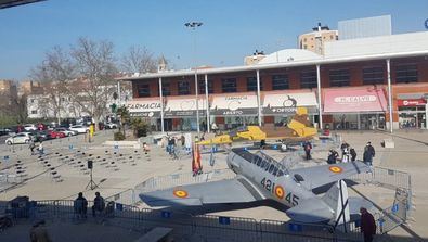 Los aviones proceden del Museo de Aeronáutica y Astronáutica, que en mayo cumple 40 años y tiene su sede en el distrito, en el barrio de Cuatro Vientos.