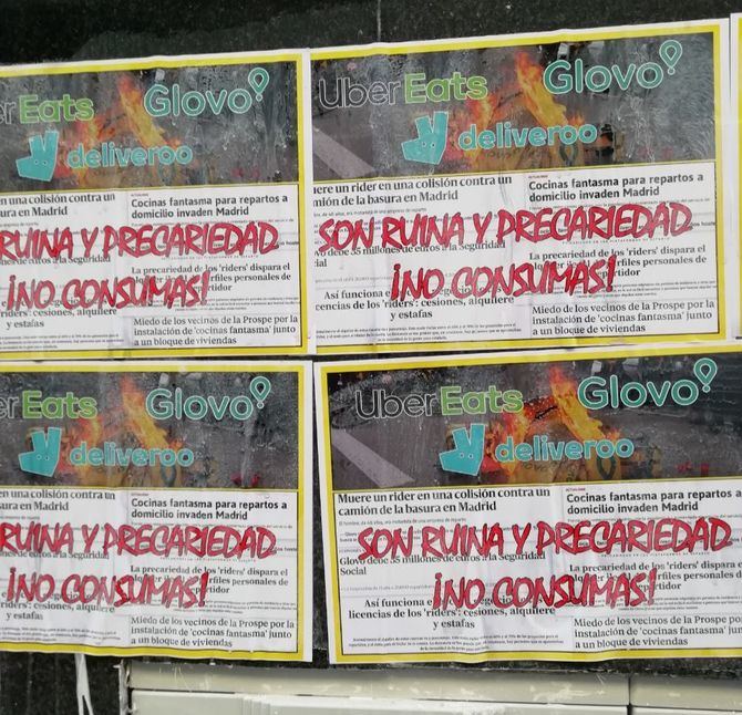 Los carteles advierten de la situación que vive la vecindad, con 'ruidos, malos olores, atascos, aumento de tráfico y el peligro que supone tener una industria bajo la casa', unido a la amenaza que supone para el pequeño comercio.