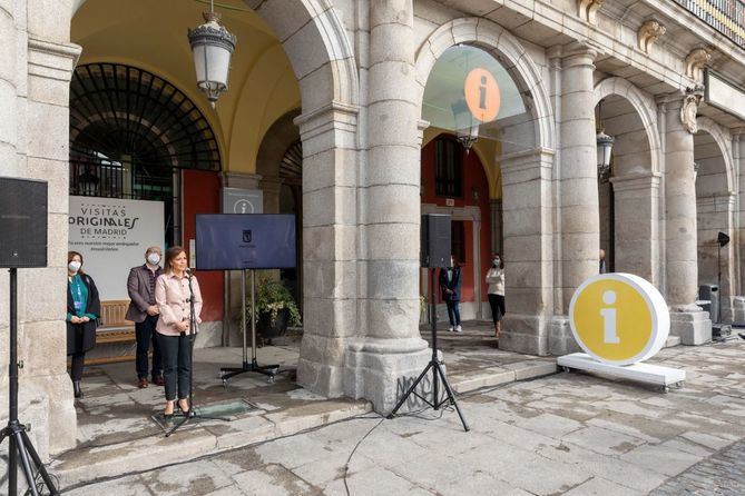 El Ayuntamiento de Madrid lanza la primera edición del Programa de Visitas Originales de Madrid. La concejala delegada de Turismo, Almudena Maíllo, ha presentado esta iniciativa que ofrecerá cada semana 25 rutas temáticas.