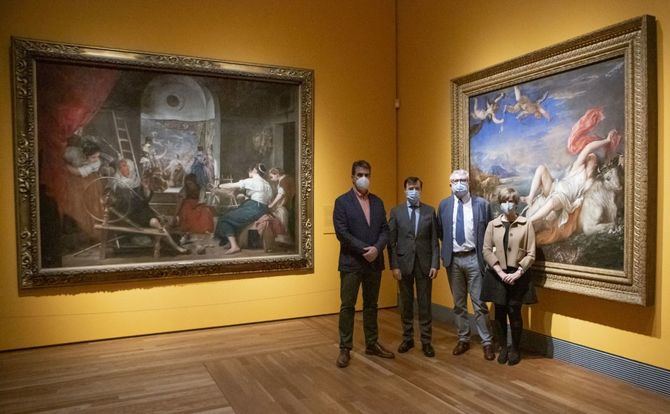 De izquierda a derecha, Alejandro Vergara, jefe de Conservación de Pintura Flamenca y Escuelas del Norte del Museo Nacional del Prado y comisario de la exposición; Rafael Pardo Avellaneda, director de la Fundación BBVA; Miguel Falomir, director del Museo Nacional del Prado y comisario de la exposición, y Marina Chinchilla, directora Adjunta de Administración Museo Nacional del Prado, en la exposición.