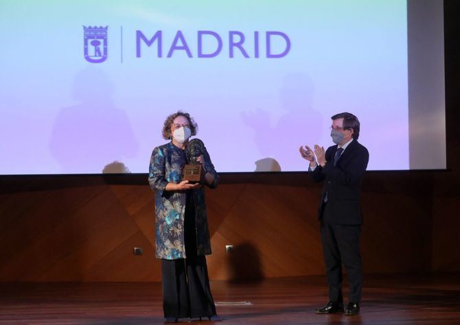 El premio Clara Campoamor 2021 del Ayuntamiento de Madrid se ha entregado a Rosa Menéndez, primera mujer en presidir el Centro Superior de Investigaciones Científicas (CSIC) desde su creación en 1939. 