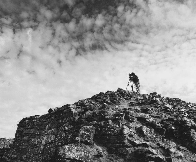 La muestra plantea una reflexión sobre el papel de la fotografía arqueológica y su desarrollo en España.