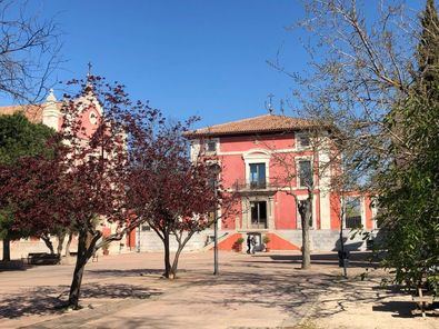 Una de las visitas recomendadas en el distrito es el santuario de Nuestra Señora de Valverde, en el barrio de Montecarmelo, reconocido en 1977 como monumento histórico-artístico por la Dirección General de Patrimonio Artístico, Archivos y Museos del Ministerio de Cultura, y declarado Santuario Mariano por el Arzobispado de Madrid.