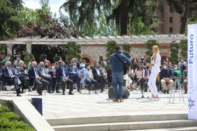 El proyecto se inició tras las consecuencias del temporal Filomena, con una veintena de empresas involucradas que han aportado más de 400.000 euros para árboles en la ciudad.