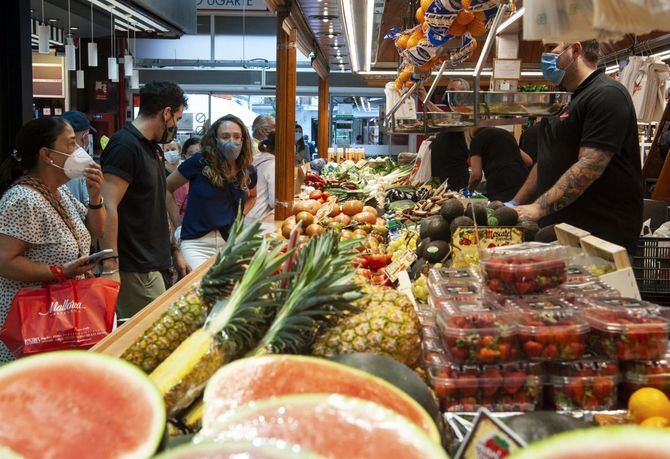 En la imagen, uno de los puestos del Mercado de La Paz, en el barrio de Salamanca, pionero en su incorporación a esta plataforma digital.