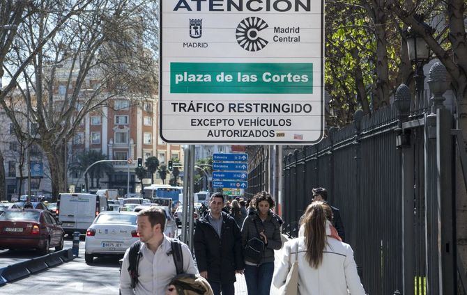 Entre quienes dieron una opinión negativa indicaron la necesidad de 'aumentar la frecuencia de los servicios de transporte público en la zona, proporcionar apoyo financiero a la renovación del parque automovilístico y promover enfoques de movilidad compartida'.