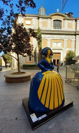 Bajo el lema ‘Una ventana al mundo’, este año participan diferentes embajadas y con motivo de la celebración del Año Xacobeo hay una menina peregrina.