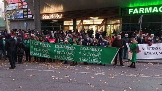 Las escuelas infantiles de Madrid llevan este sábado una concentración, a las a 12.00 horas, en la Plaza de España, para pedir que se mantenga el ciclo completo de 0-6 años.