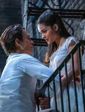 La nueva versión de 'West side story' de Spielberg es brillante, luminosa, más dura y con más protagonismo del español