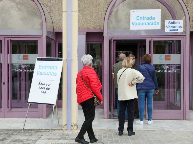 La Comisión de Salud Pública también ha insistido en la importancia de acelerar la vacunación tanto de las personas de más de 12 años no vacunadas, como de las dosis de recuerdo en los grupos autorizados y la primovacunación en los niños de cinco a 11 años.