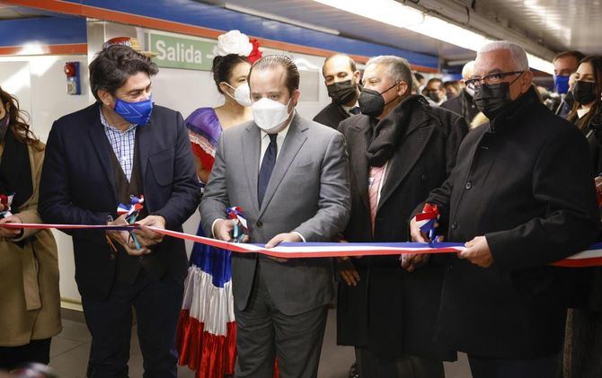 La Embajada de la República Dominicana ha sido la que ha elegido la estación de Santo Domingo para llevar a cabo esta acción, acercando así la cultura y el arte de este país a los usuarios de Metro.