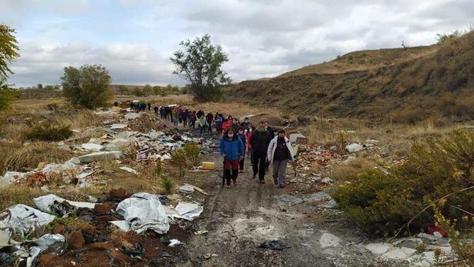 Los manifestantes recorrerán el degradado camino de la Magdalena hasta el cruce con el río Manzanares y aprovecharán la ocasión para reclamar, por cuarta vez, su limpieza y acondicionamiento, así como la recuperación del riachuelo que corre a su lado, el arroyo de La Gavia.