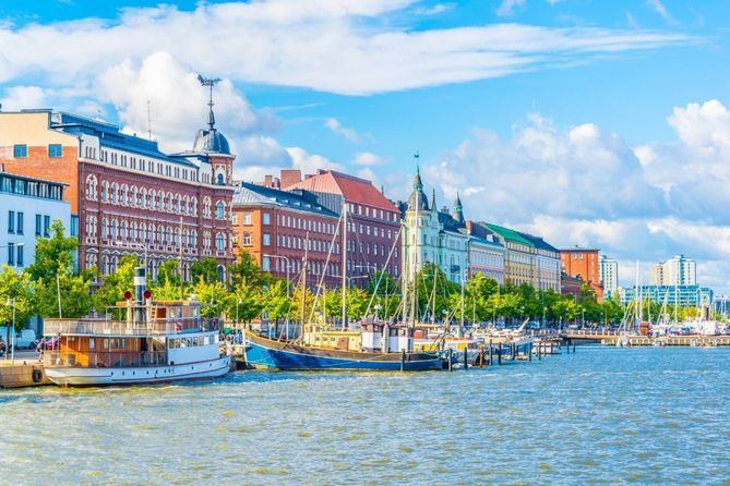 La capital del sur de Finlandia, Helsinki, está situada en una península del Golfo de Finlandia. 