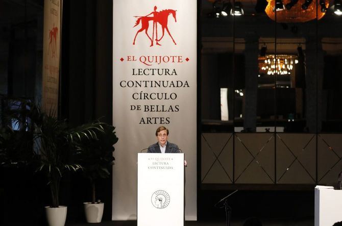 El alcalde de Madrid, José Luis Martínez-Almeida, ha participado este viernes en la XXVI Lectura Continuada del Quijote con motivo de la celebración del Día del Libro. 