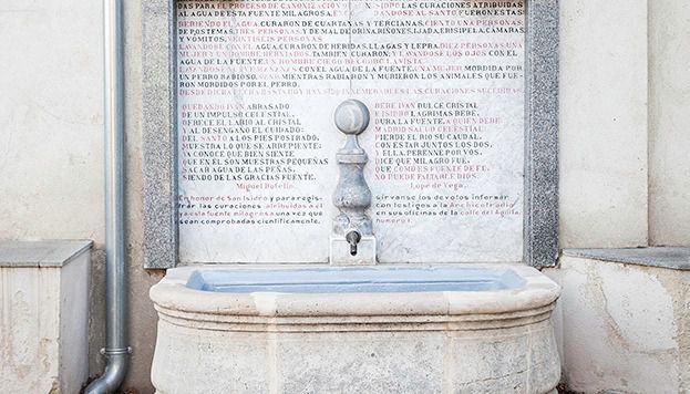 En el margen derecho del río Manzanares, en el distrito de Carabanchel, se alza la ermita dedicada al patrón madrileño, construida en el mismo lugar donde, según cuenta la tradición, san Isidro hizo brotar agua con el único objetivo de calmar la sed de su amo, Iván de Vargas.