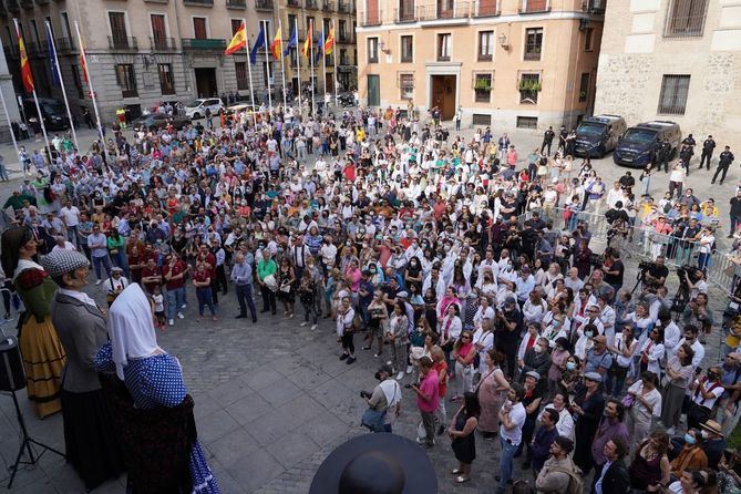 Los médicos de los hospitales públicos del Servicio Madrileño de Salud (Sermas) han trasladado este jueves su agradecimiento a todos los ciudadanos que defienden la Sanidad pública y han hecho entrega al actor Antonio Resines, como cabeza visible de todos ellos, del 'fonendo de oro' de estos profesionales de la Comunidad de Madrid.