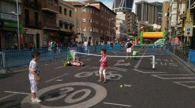 Las actividades se desarrollarán entre las 12.00 y las 20.00 horas, en tres escenarios -principal, juvenil y familiar-, y se dividen en tres bloques: festivas y lúdicas, educativas y deportivas.