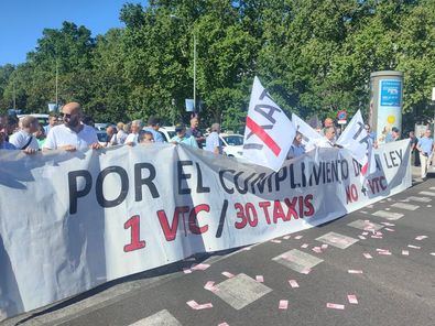 Los taxis 'se atascan' con la regulación de los VTC