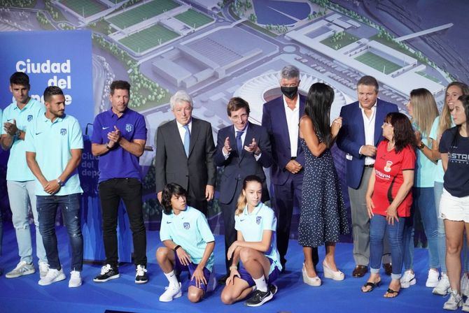 La Ciudad del Deporte se levantará en cinco parcelas de uso deportivo, hasta ahora infrautilizadas. El Ayuntamiento cede al Atlético de Madrid tres de las cinco parcelas del ámbito por un periodo de 75 años. Como contraprestación, el club financiará y construirá instalaciones deportivas para uso público en las otras dos parcelas, que no son objeto de concesión.