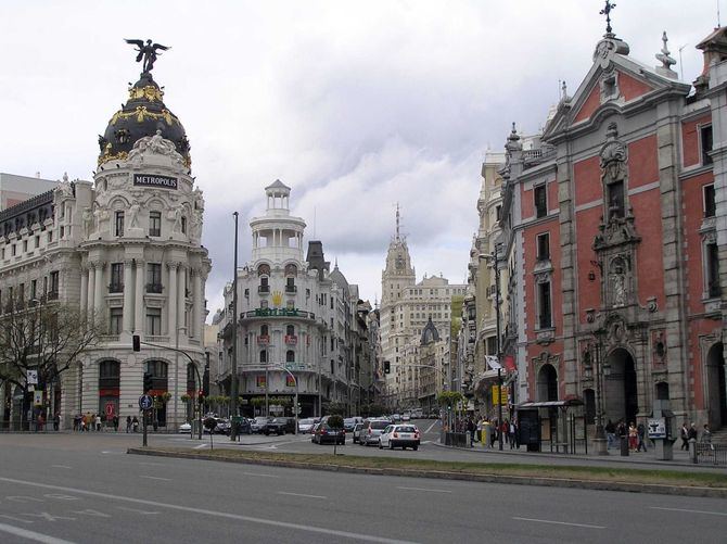 La iglesia de San José está situada en el distrito de Centro de Madrid, en la calle de Alcalá, 43, donde antes se erigía el antiguo convento de San Hermenegildo.