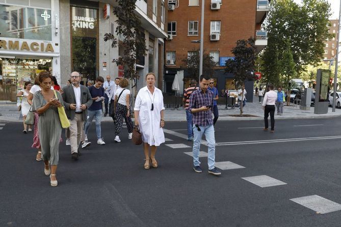 La delegada de Obras y Equipamientos del Ayuntamiento de Madrid, Paloma García Romero, ha visitado esta mañana las calles Gabriel Lobo, López de Hoyos y Príncipe de Vergara, en las que acaban de finalizar las obras de reurbanización. 