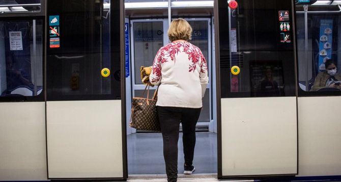 El Ejecutivo regional presentará esta reducción al Consorcio Regional de Transportes de Madrid para aprobarlo esta semana y ampliar así la rebaja del 30% que plantea el Ejecutivo central hasta el 50% en todos los medios de transporte.